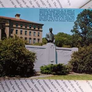 W.D. Hoard-Monument auf dem Landwirtschaftscampus - Universität von Wisconsin - Madison, Wisconsin -Vintage Postkarte