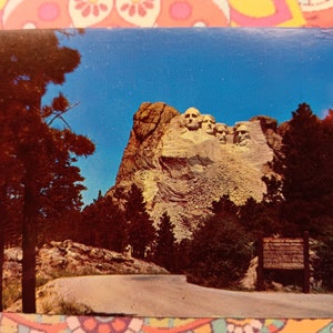 Mount Rushmore « The Shrine of Democracy » - Black Hills, Dakota du Sud - Carte postale ancienne