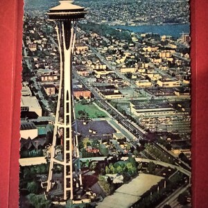 Space Needle & Mount Baker - Cartão Postal Vintage