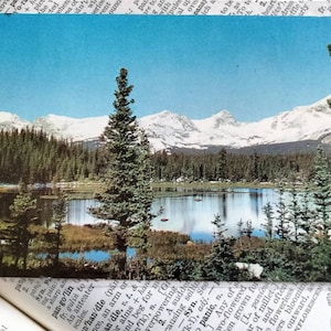 Beau lac Red Rocks - Colorado Rockies - vintage Carte postale