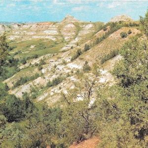 Paysage pittoresque - Badlands, Dakota du Nord - carte postale vintage