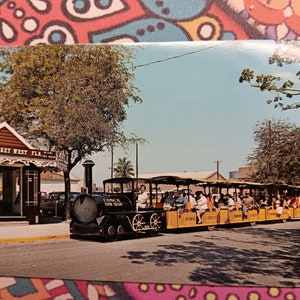Depot and Conch Tour Train - Key West, Floride - Carte postale ancienne