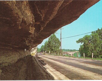Famoso Noel Bluffs - En el premio Drive de los Ozarks - Postal vintage