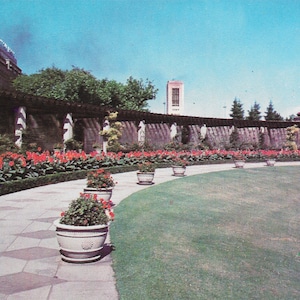 Oakes Garden - Niagara Falls, Ontario - Vintage Postcard