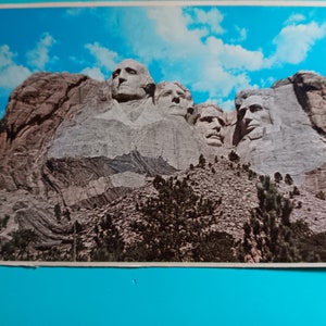 Mount Rushmore « The Shrine of Democracy » - Black Hills, Dakota du Sud - Carte postale ancienne