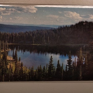 Silver Lake dans la chaîne enneigée du Wyoming - carte postale vintage