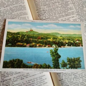 Lugar de Peregrinação Favorito da América - Fries Lake - Holy Hill - Cartão Postal Vintage