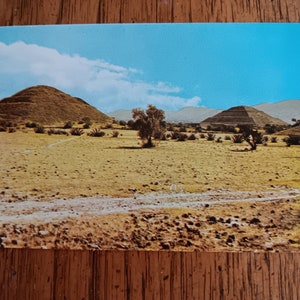 Vista panoramica della Luna e del Sole - Piramidi di San Juan Teotihuacan - Teotihuacan, Messico - Cartolina d'epoca
