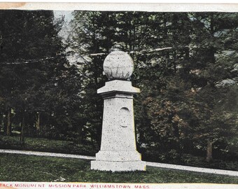 Cartão Postal Haystack Monument - Mission Park - Williamstown, Massachusetts - 1926 Vintage