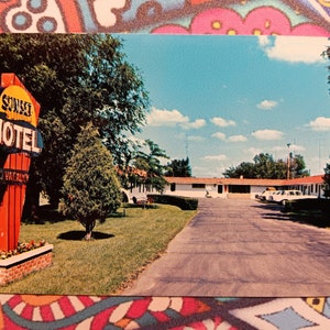 Sunset Motel - Portage, Wisconsin - Vintage Postcard