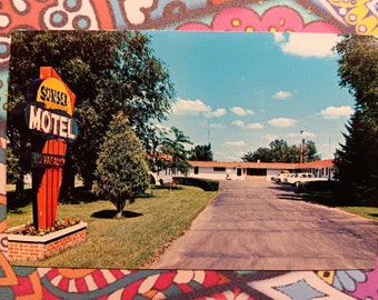 Sunset Motel - Portage, Wisconsin - Vintage Postcard