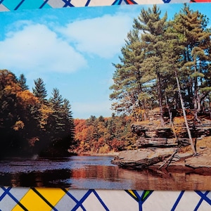 Perto de Artist's Glen - Wisconsin Dells, Wisconsin - Cartão postal vintage