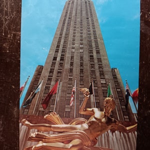RCA Building - New York City, New York - Vintage Postcard