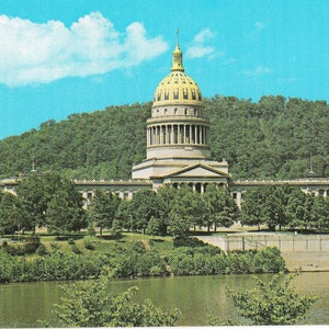 Edificio del Capitolio del Estado en el Gran Río Kanawha en Charleston, Virginia Occidental - Postal Vintage