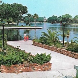 Spring Bayou - Tarpon Springs, Floride - carte postale vintage