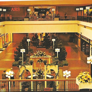 Midland Mall - Warwick, Rhode Island - carte postale vintage
