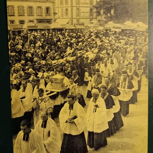 Sainte-Anne-D'Auray - Retour de la Procession - Reliques et Eveques - França - Cartão Postal Vintage