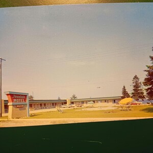 Fountain Motel - Mackinac City, Michigan -  Vintage Postcard
