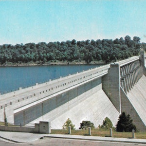 Bull Shoals Dam located in the Heart of the Ozark Mountains -  Vintage Postcard