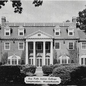 Bay Path Junior College - Longmeadow, Massachusetts - Vintage Postkarte von 1958