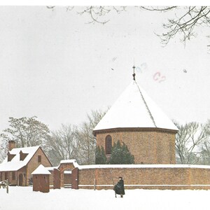 The Powder Magazine - Williamsburg, Virginie - Carte postale vintage 1984