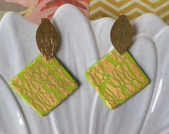 Pendientes arcilla polimérica. Pendientes verdes, Pendientes dorados, Amigo invisible, Regalo para ella, Regalo para mujer, Pendientes mujer