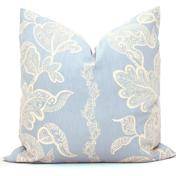 Decoratieve kussensloop Sister Parish Ocean Blue Sintra Paisley kussensloop, op bestelling gemaakt als vierkante of lumbale kussensloop lichtblauw linnen