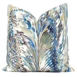Funda de almohada decorativa Lee Jofa Taplow de lino con diseño de mármol verde pavo real, azul y aguamarina (18 x 18, 20 x 20 y 22 x 22 euros), lumbar y decorativa.
