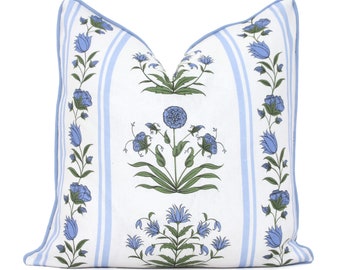 Blue Royal Poppy Stripe Pillow Funda de almohada decorativa 18x18, 20x20, 22x22, 26 o lumbar Schumacher Marie-Anne Oudejans raya floral azul
