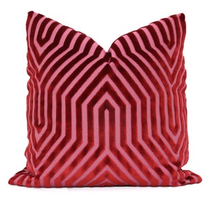Copricuscino decorativo Schumacher Fuchsia Vanderbilt Velvet, 18" 20", 22", 24", 26" o cuscino lombare a zig zag in velluto rosso rosa