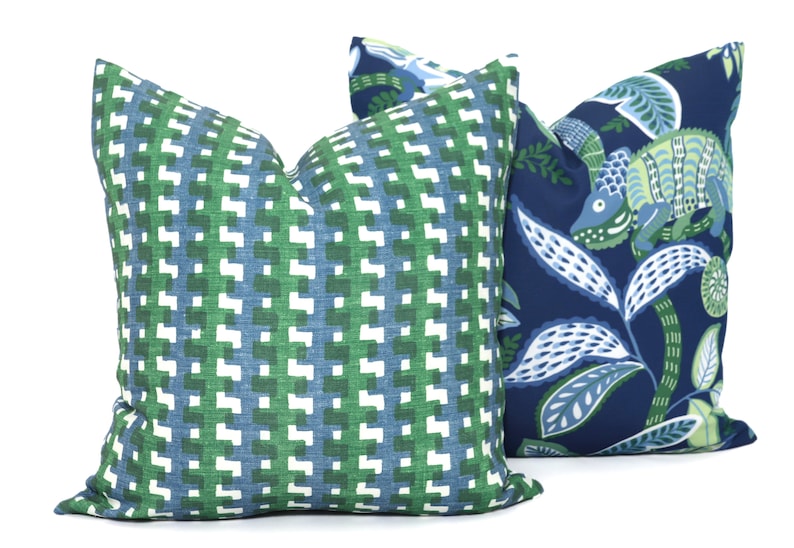 PopOColor Iguana Pillow Cover - Thumbnail 2