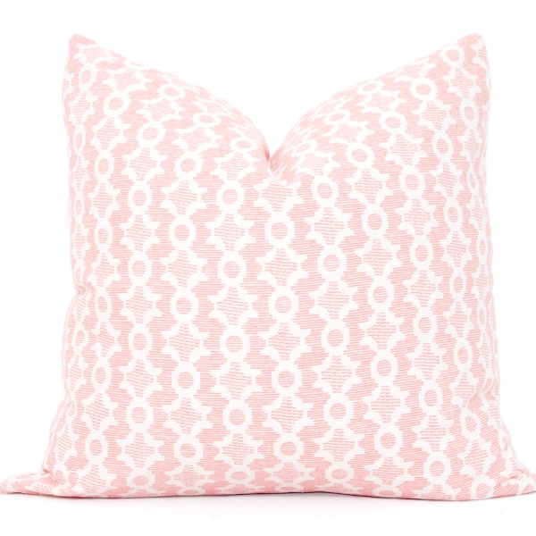 Schwester Parish Clara B Pale Pink Kissenbezug: Geometrisches Gitterkissen