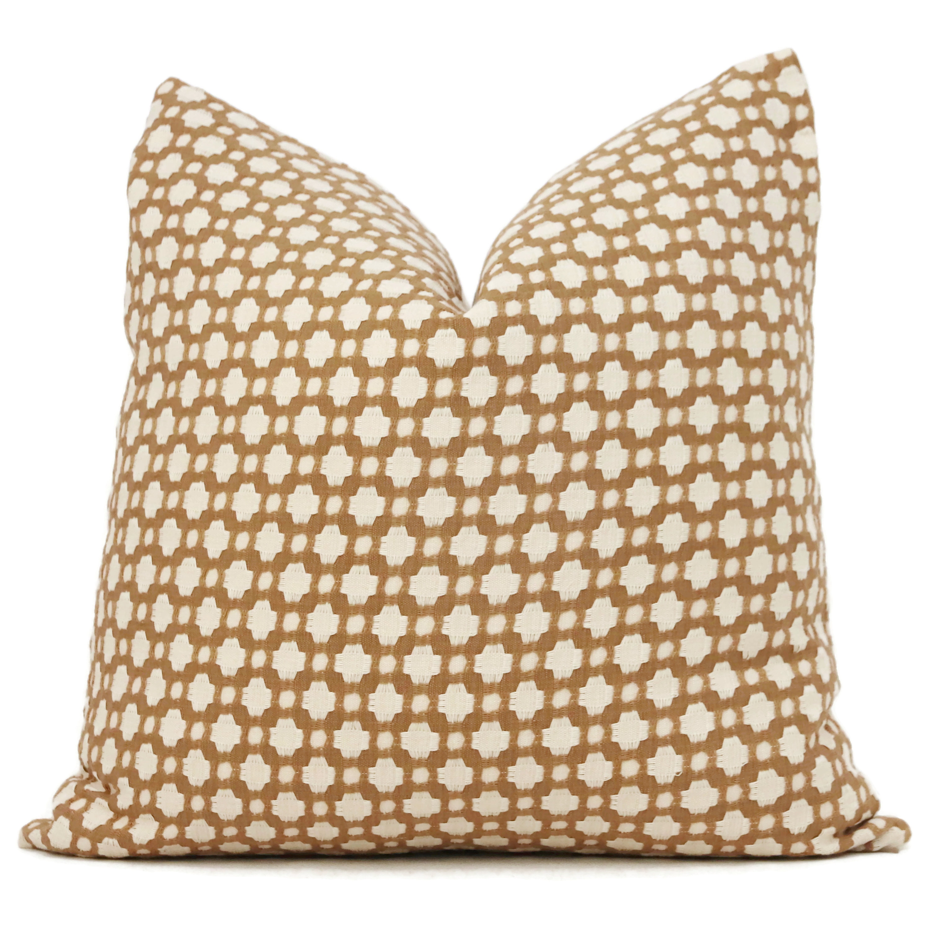 Schumacher Betwixt en biscuit et ivoire : housse de coussin décoratif, coussin décoratif, coussin décoratif, coussin décoratif