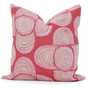 Copricuscino Christopher Farr Azteque rosa acceso: motivo floreale astratto