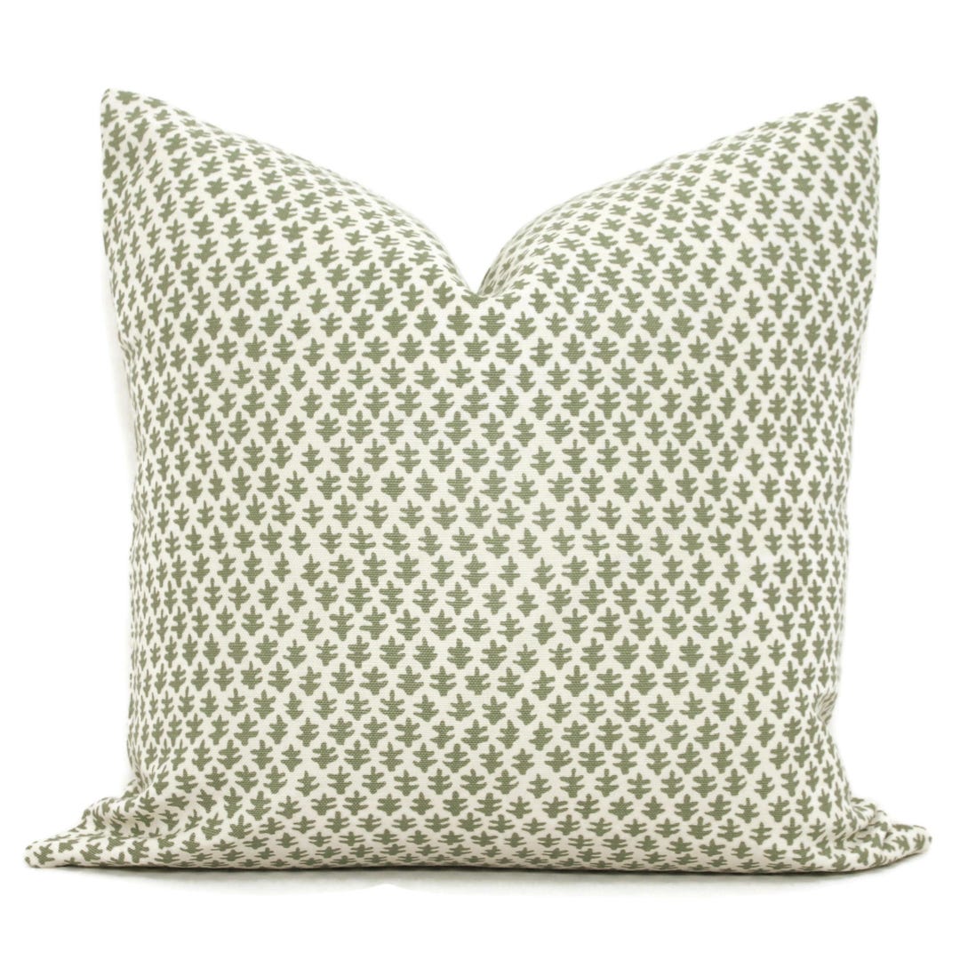 Sister Parish Burmese 14x36 Pillow Cover: Fern Green Olive Leaf