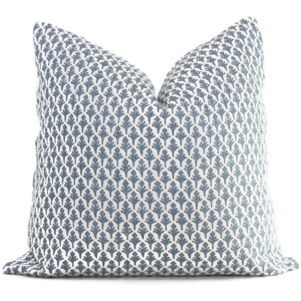 Kussensloop met blauwe blokprint: Ponce Blueridge Lacefield Textiles