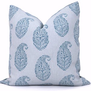 Capa de almofada decorativa Peter Dunham Aqua Paisley Kashmir 18x18, 20x20, 22x22, 24x24, Eurosham ou almofada lombar, azul
