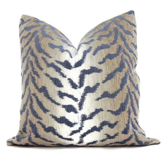 The Pillow Collection Tamasine Floral Cove Down Filled Throw Pillow The Pillow Collection Tamasine Floral Cove Down Filled Throw Pillow