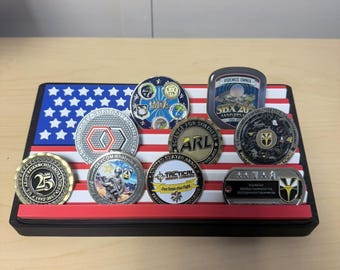 Expositor de monedas con bandera estadounidense y almacenamiento oculto. Portamonedas militar. Regalo para veteranos. Expositor de monedas patrióticas.