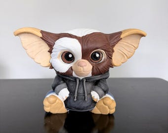 Figura de Gizmo pintada a mano: decoración coleccionable impresa en 3D, criatura con capucha, regalo único