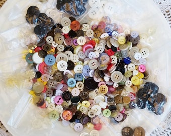 Small Buttons Lot Huge Mix Bulk DIY Supplies Vintage Newer 675 Pieces