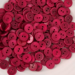Ruby Buttons Pearlized 16mm 5/8 Plastique 2 Trous Dark Berry Bulk 100 pièces DIY Sewing Notions image 5