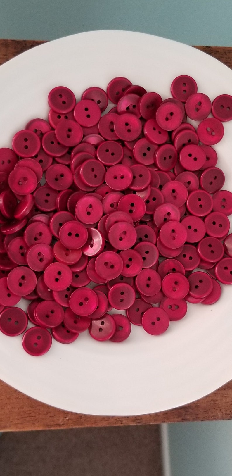 Ruby Buttons Pearlized 16mm 5/8 Plastique 2 Trous Dark Berry Bulk 100 pièces DIY Sewing Notions image 5