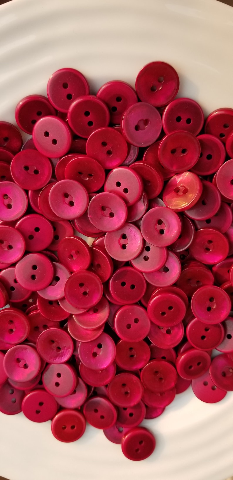 Ruby Buttons Pearlized 16mm 5/8 Plastique 2 Trous Dark Berry Bulk 100 pièces DIY Sewing Notions image 2