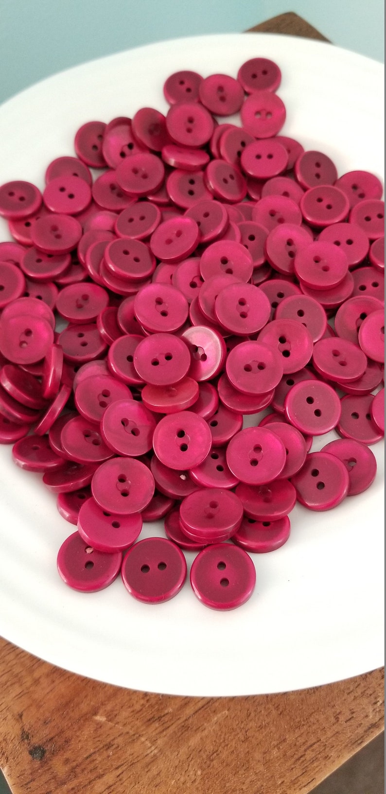 Ruby Buttons Pearlized 16mm 5/8 Plastique 2 Trous Dark Berry Bulk 100 pièces DIY Sewing Notions image 6
