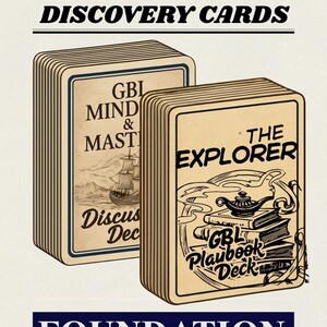 Könnte beinhalten: Zwei Kartenspiele mit Illustrationen und Text im Vintage-Stil. Ein Deck trägt die Aufschrift "GBI Mind & Mast" mit einer Schiffsillustration, das andere "The Explorer" mit einer Illustration einer Wunderlampe und eines Buches. Die Wörter "Discovery Cards" und "Foundation Toolkit" sind ebenfalls sichtbar.
