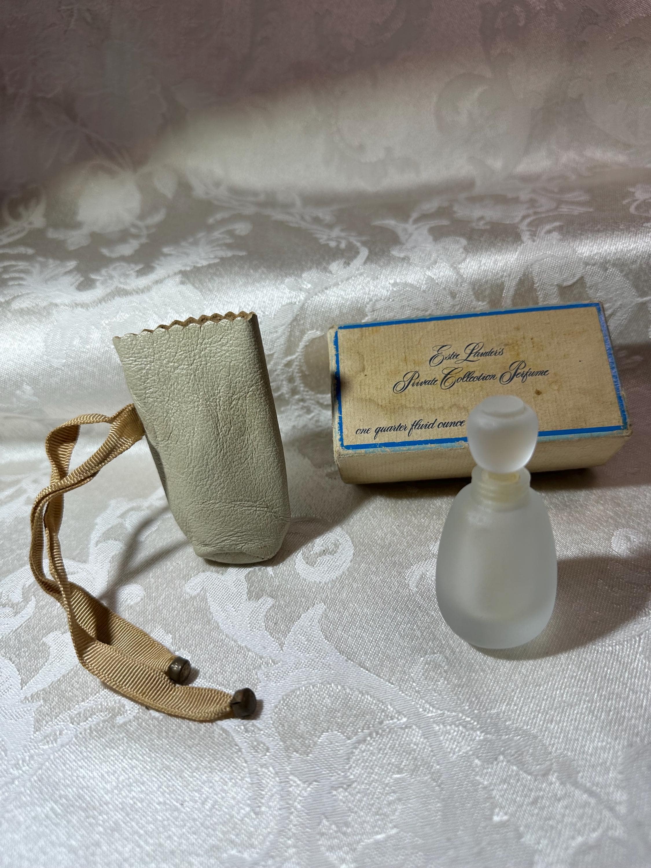ESTEE LAUDER　プライベートコレクション　ソリッドパフューム ESTEE LAUDER プライベートコレクション ソリッドパフューム 【公式通販】
