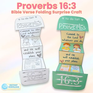Puede incluir: Dos manualidades de papel plegables con el texto "Proverbios 16:3" y "Bible Verse Folding Surprise Craft". Una es en blanco y negro, la otra en verde y beige. Cada una presenta versículos bíblicos e ilustraciones de niños.