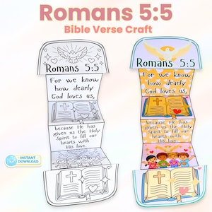 Op de afbeelding: Twee versies van een Bijbelvers knutselwerk worden getoond. De tekst "Romeinen 5:5" staat bovenaan, met het vers eronder afgedrukt. Eén is een zwart-wit omtrek, de andere is gekleurd met illustraties van kinderen en een open boek.