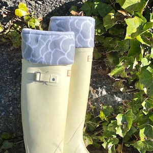 SLUGS Fleece Rain Boot Liners Grijze Bloemen Manchet, Lente Zomer Tuinieren Stijl, Moederdag Cadeau, Cadeau voor haar, Gezellige Lange Sokken